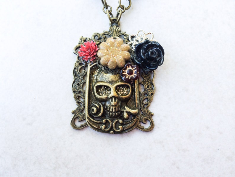 Floral Skull Assemblage Pendant, Mexican Flower Statement Necklace, Day of the Dead, Southwestern Bohemian Calavera Jewellery image 4