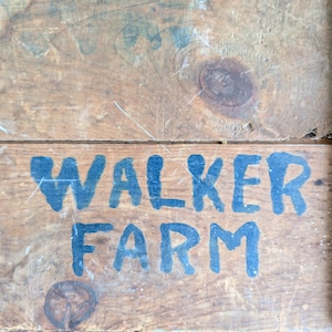 Vintage (1940's) Wooden Shipping Fruit Crate United Packing Co. Fresno, California. Hand-Painted Walker Farms Rosy Brand Lidded