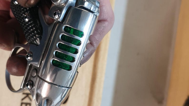 Männer in Schwarz Noisy Cricket ganz aus Metall Bild 7