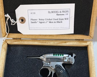 Uomini in nero, Cricket rumoroso, tutto metal