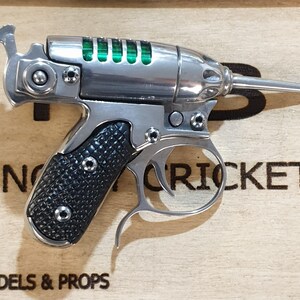 Männer in Schwarz Noisy Cricket ganz aus Metall Bild 5