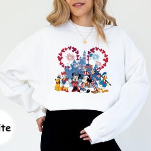 Puede incluir: Un letrero de madera r&uacute;stico con el texto "Welcome to our home" en un estilo manuscrito. El letrero presenta un acabado envejecido y un dise&ntilde;o simple y acogedor, perfecto para un porche o entrada.