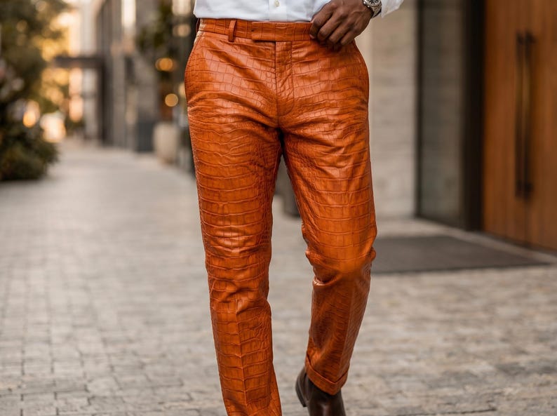 Handgjord herrkostym i orange krokodilskinn, äkta präglat läder, kavajbyxor, lyxig slim fit, balklänning, bröllopsoutfit, anpassad bild 7