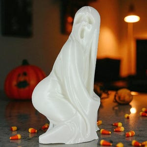 Estatua LED fantasma BOOTY: divertida decoración para fiesta de Halloween