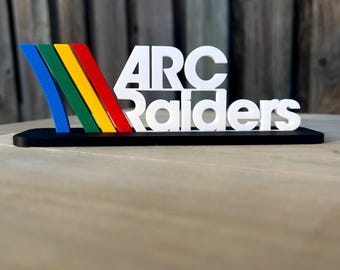 Arc Raiders 3Dロゴディスプレイ - PLA-CF 木製風エディション • ゲーマーデスクデコレーション • スタンディングロゴギフト