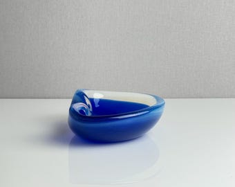 Vintage Murano Sommerso Cobalt Blue Glass Bowl – Biomorphic Pinched Fold Vide-Poche – Mid-Century Italian – 1960s