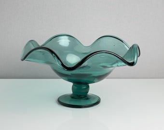 Vintage Emerald Green Art Glass Compote – Ruffled Pedestal Bowl – Mid-Century Modern – 1970s