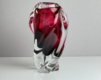 Vintage Chřibská Sommerso Vase – Josef Hospodka Cranberry Pink Crystal Art Glass – MCM – 1960s