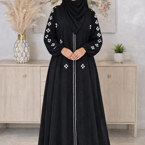Black Nida Abaya 2-Piece Set, Elegant Dubai Design