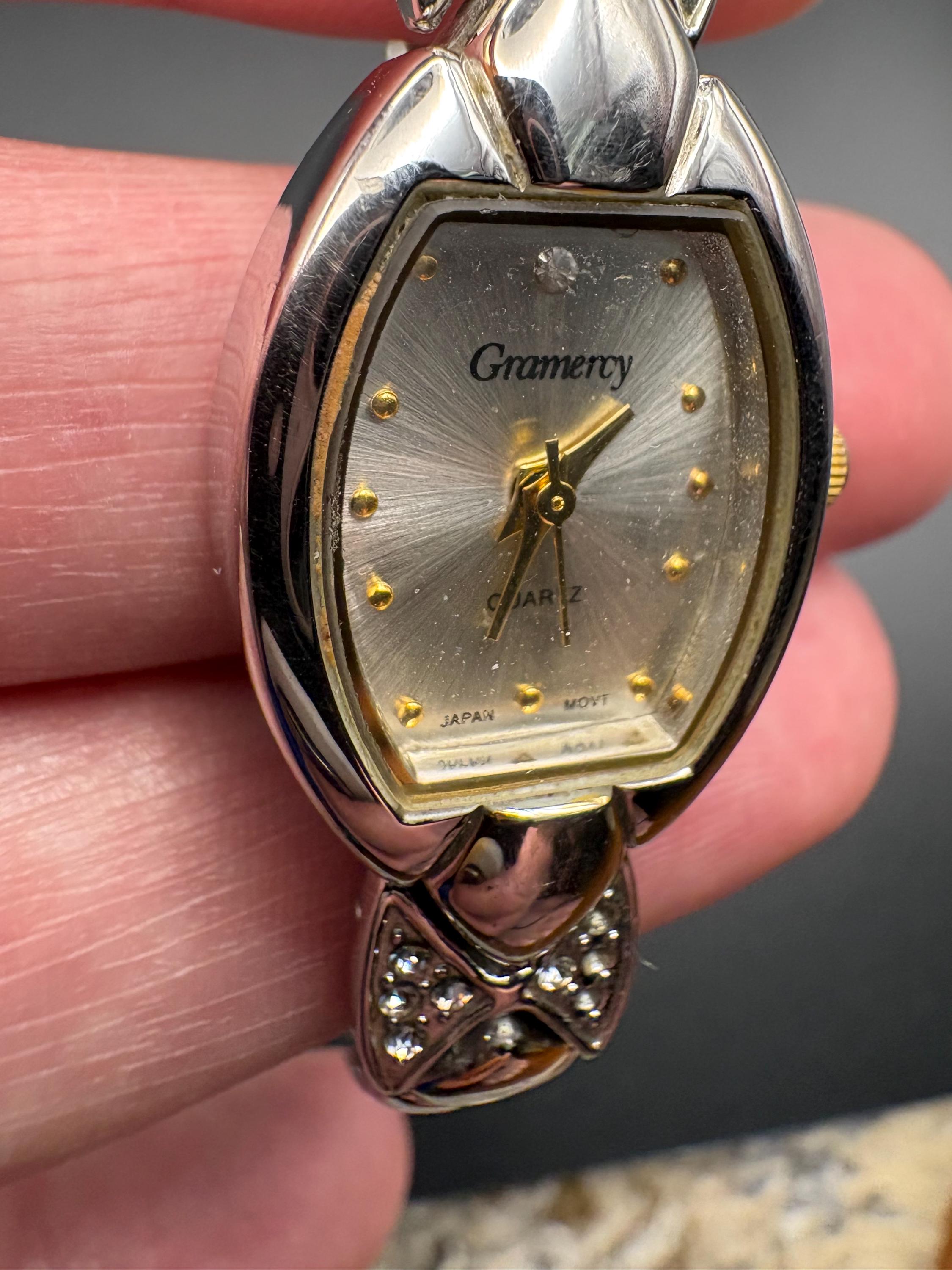 Vintage Gramercy Ladies Quartz Watch Rhinestone Bow Accents  display picture 3