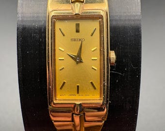 Skagen Denmark Square Watch Mother of Pearl Orange Leather Strap 2000s Vintage Skagen | Accessories | Skagen White Dial With Silver Mesh  main image 2