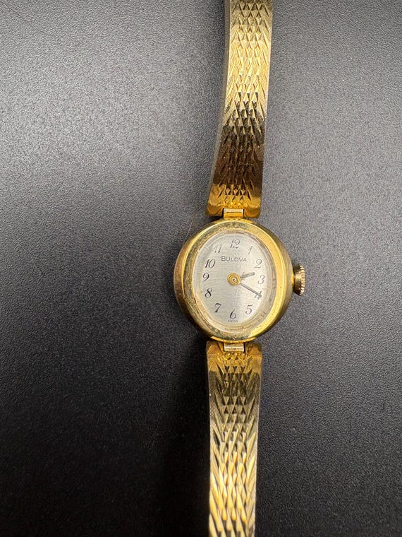 Bulova Ladies Vintage 70s Green Dial manual winding watch small dial Bulova Goddess of Time Gold Malachite Green Dial Women main image 3