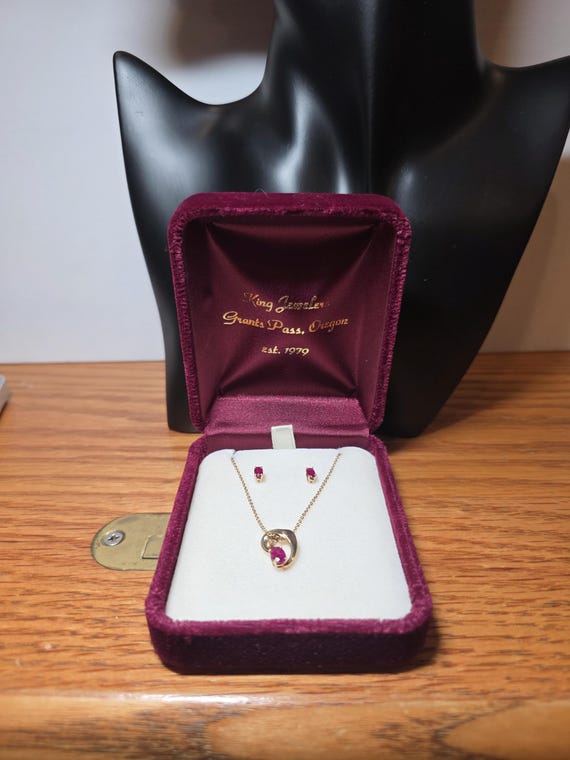 14k ruby pendant and stud earing set - image 8