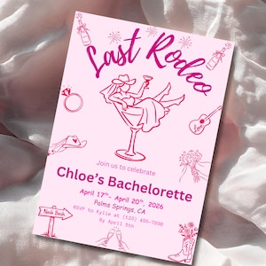 Puede incluir: Invitación rosa para despedida de soltera con el texto "Last Rodeo" y "Chloe's Bachelorette". La invitación incluye ilustraciones de una novia en una copa de Martini, un sombrero de vaquero y una guitarra.