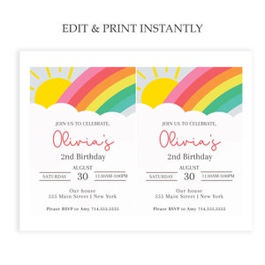 Pu&ograve; includere: Un invito stampabile per una festa di compleanno di 2 anni. L'invito presenta un arcobaleno, un sole e delle nuvole. Il testo sull'invito recita "Join us to celebrate, Olivia's 2nd Birthday, Sabato, 30 agosto, 11:30 AM-3:00 PM, La nostra casa, 555 Main Street | New York, Si prega di RSVP ad Amy 714.555.5555".