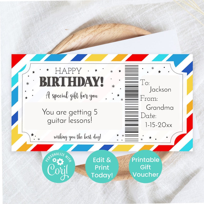 Op de afbeelding: Een kleurrijke, afdrukbare cadeaubon met een gestreepte achtergrond en sterren. De bon zegt "Happy Birthday!" en "Een speciaal cadeau voor jou. Je krijgt 5 gitaarlessen! Ik wens je een fijne dag!" Hij bevat ook een ruimte om te personaliseren met de naam van de ontvanger, de naam van de gever en de datum. De bon is gelabeld met "Afdrukbare cadeaubon" en "Personaliseer met Coril. Bewerken en vandaag afdrukken!"