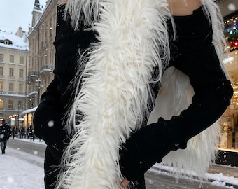 Faux fur long scarf: a warm winter scarf, a plush scarf, a soft and comfortable winter neck warmer as a winter gift.
