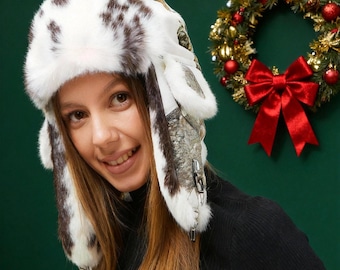 Sombrero de trampero con una textura de cuero única en modelos clásicos, recuerdos de invierno únicos.