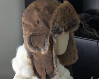 Trapperhut mit einer einzigartigen Lederstruktur in klassischen Modellen, einzigartige Winterandenken