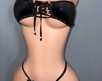 Abbigliamento da ballo esotico • Bikini a perizoma in velluto elasticizzato nero con brillantini • Regolabile.