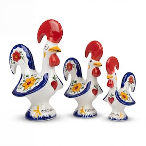 Ręcznie malowana ceramiczna figurka koguta z Barcelos – portugalska ceramika fajansowa