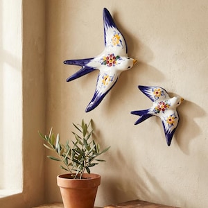 Decoración de pared de golondrinas de cerámica pintada a mano: Cerámica portuguesa