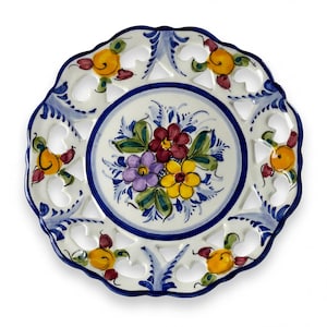 Handbemalte portugiesische Keramikplatte: Florale Fayence-Keramik, dekorative Schale