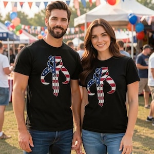 Camiseta unisex de manga corta con temática de Star Wars, bandera de EE. UU. y The Mandalorian. imagen 1