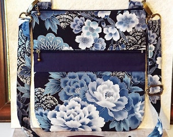 Sac à main / épaule, tissu japonais coton floral bleu 23,5 x 21 cm, triple ouverture zippées, sangle ajustable - Blue cotton fabric handbag