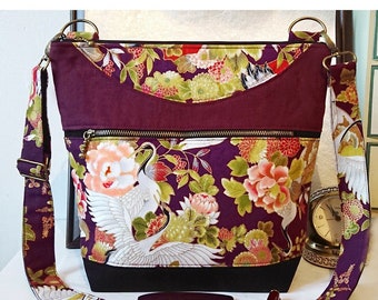 Sac à main / épaule, mauve / vert tissu coton imprimé japonais fleurs et grues, trois compartiments, sangle ajustable