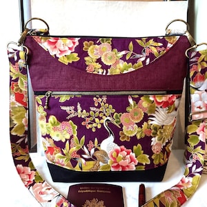 Sac à main / épaule, mauve / vert tissu coton imprimé japonais fleurs et grues, trois compartiments, sangle ajustable V2 image 1