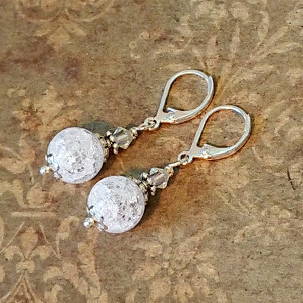 Boucles dormeuses quartz blanc rubassé 10mm, cristal de Swarovski / argent 925  - White cracked quartz 10mm ball lever back earrings