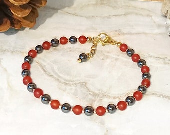 Bracelet pierre de cornaline rouge orangé mat et hématite gris anthracite perles rondes 4mm, mousqueton acier doré