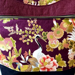 Sac à main / épaule, mauve / vert tissu coton imprimé japonais fleurs et grues, trois compartiments, sangle ajustable V2 image 3