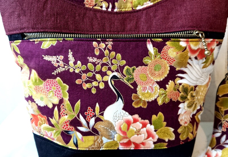 Sac à main / épaule, mauve / vert tissu coton imprimé japonais fleurs et grues, trois compartiments, sangle ajustable V2 image 3