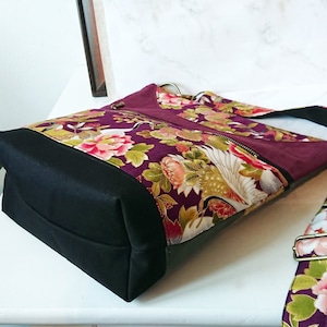 Sac à main / épaule, mauve / vert tissu coton imprimé japonais fleurs et grues, trois compartiments, sangle ajustable V2 image 7