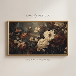 Puede incluir: Una obra de arte floral enmarcada con una paleta de colores oscura y un ambiente dramático. La pintura muestra una variedad de flores en tonos crema, rojo y naranja, sobre un fondo oscuro. El marco es dorado, y el texto "Frame TV Art - 3840 x 2160 Pixels" es visible.