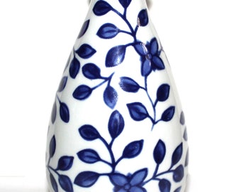 The Bombay Company Blue and White Bud Vase Floral Patter