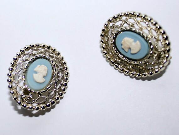 Vintage Sarah Coventry Clip-on Earrings Lace Came… - image 3