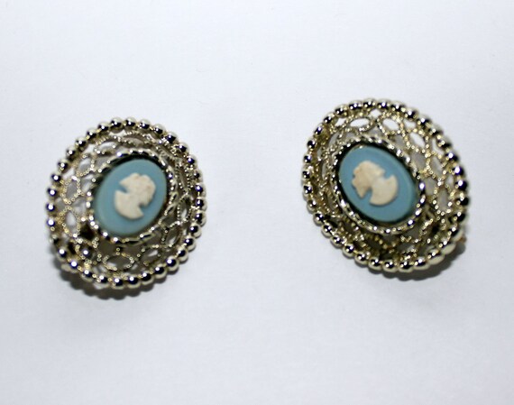 Vintage Sarah Coventry Clip-on Earrings Lace Came… - image 2