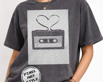 Camiseta retro con estampado de cinta de casete pixelada, camiseta gráfica de música de los 90, corazón, Comfort Colors 1717