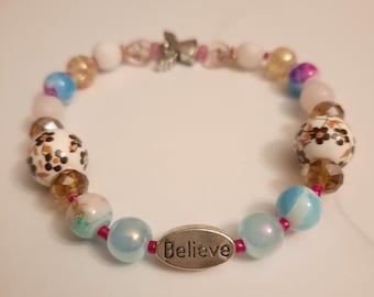 Pulsera reversible con dijes de cuentas (Angel & Believe)