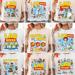 Puede incluir: Una colecci&oacute;n de camisetas con varios dise&ntilde;os relacionados con temas de laboratorio. Las camisetas presentan personajes de dibujos animados, equipos de laboratorio y texto como "LAB WEEK", "LAB STORY" y "BLOOD BANK". Las camisetas son de colores neutros.
