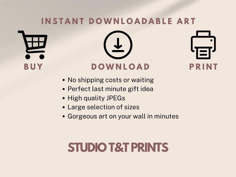 Op de afbeelding: Advertentie voor digitale kunstafdrukken met de tekst "Direct downloadbare kunst". Pictogrammen vertegenwoordigen kopen, downloaden en afdrukken. De tekst benadrukt geen verzendkosten, hoogwaardige JPEGs en een grote selectie aan formaten. De studio heet "STUDIO T&T PRINTS".