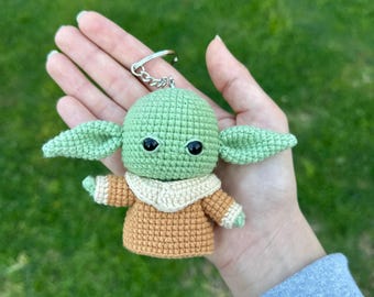 Crochet Baby Yoda Keychain: Handmade Amugurumi Yoda Figure