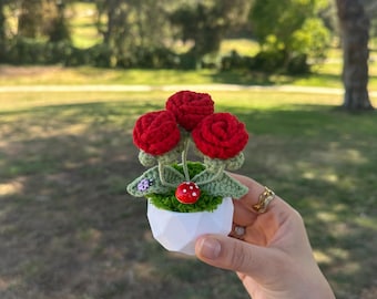 Crocheted Rose Potted Plant – Handmade Floral Decor, No Maintenance Home Accent