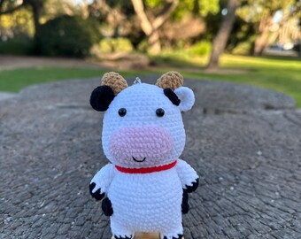 Crochet Cow Keychain: Handmade Amugurumi Cow Figure