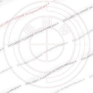 Peut inclure: Un contour rouge clair du logo BMW, avec les lettres "B", "M" et "W" dans un design circulaire. Le logo est divisé en quadrants par des lignes qui se croisent. Le fond est blanc.
