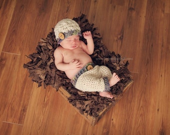Crochet baby set of pants and baby newsboy - Newborn baby pants - Newborn baby hat - Photography prop - Made to order