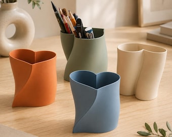 Soporte para bolígrafos con forma de corazón (archivo STL) | Organizador de escritorio recto y retorcido para impresión 3D